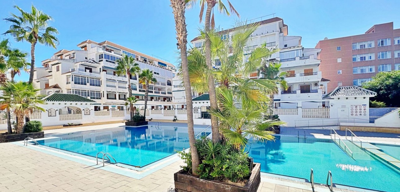Herverkoop - Appartement / flat -
La Mata - La Mata - Town