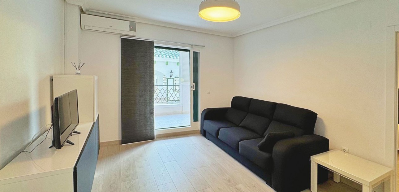 Herverkoop - Appartement / flat -
La Mata - La Mata - Town