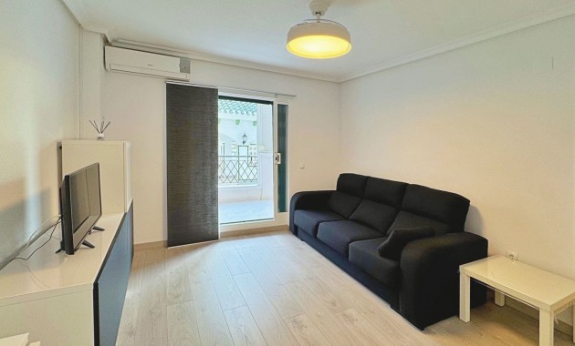 Herverkoop - Appartement / flat -
La Mata - La Mata - Town