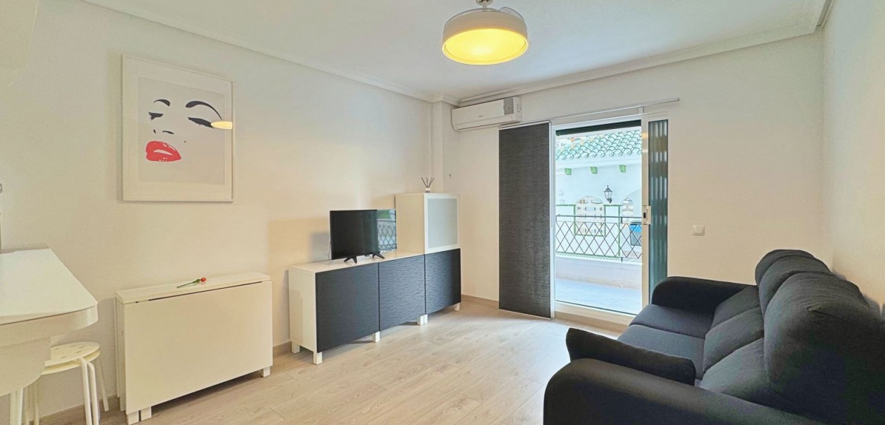 Herverkoop - Appartement / flat -
La Mata - La Mata - Town