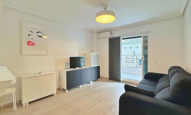 Herverkoop - Appartement / flat -
La Mata - La Mata - Town