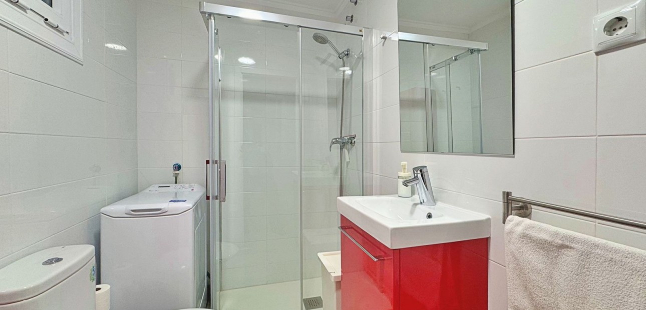 Herverkoop - Appartement / flat -
La Mata - La Mata - Town