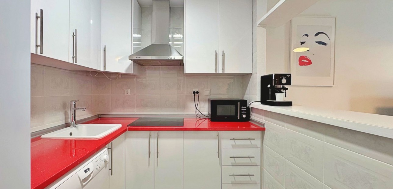 Herverkoop - Appartement / flat -
La Mata - La Mata - Town