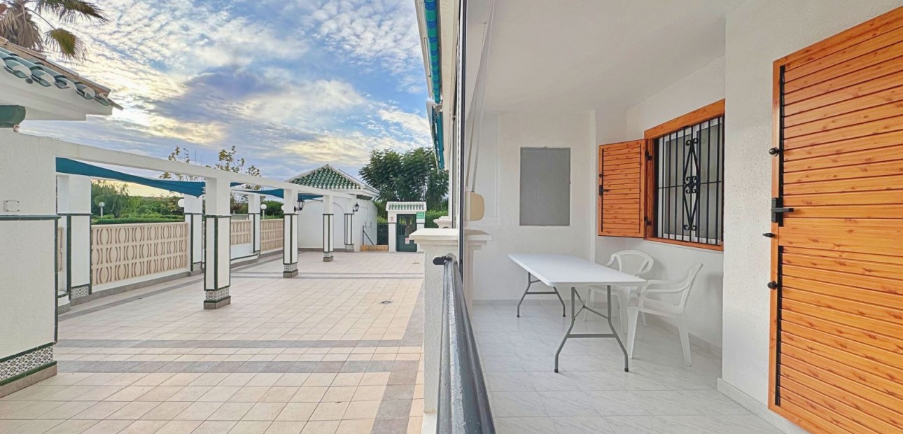 Herverkoop - Appartement / flat -
La Mata - La Mata - Town