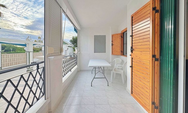 Herverkoop - Appartement / flat -
La Mata - La Mata - Town