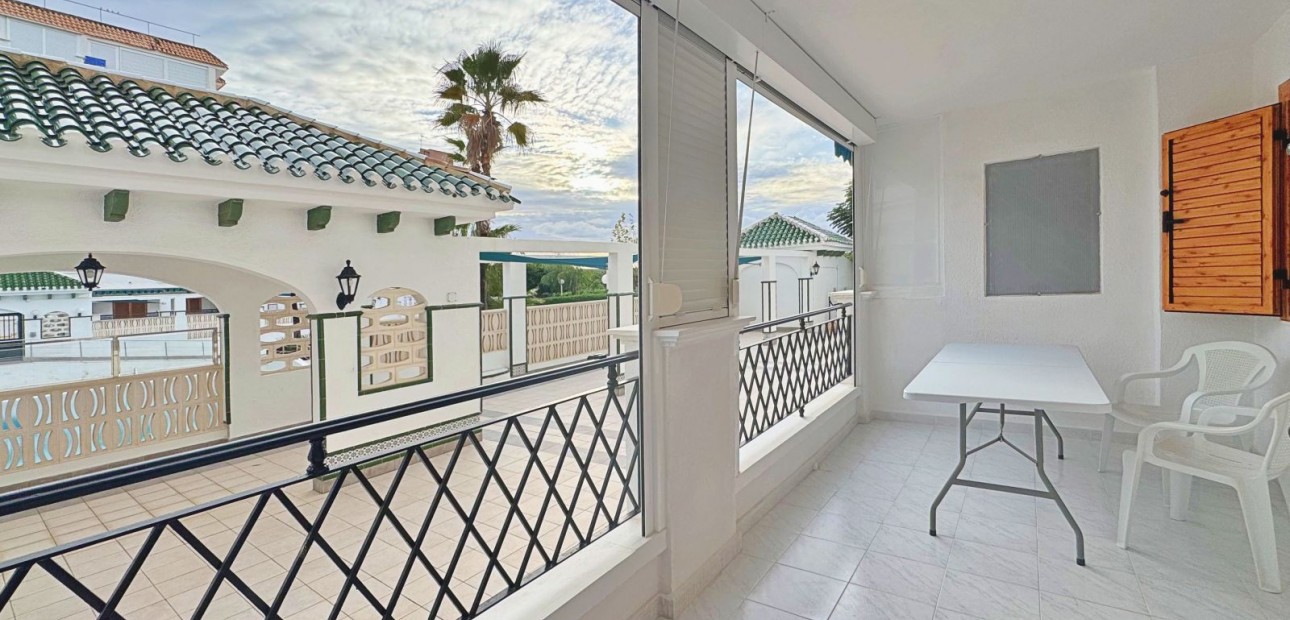 Herverkoop - Appartement / flat -
La Mata - La Mata - Town