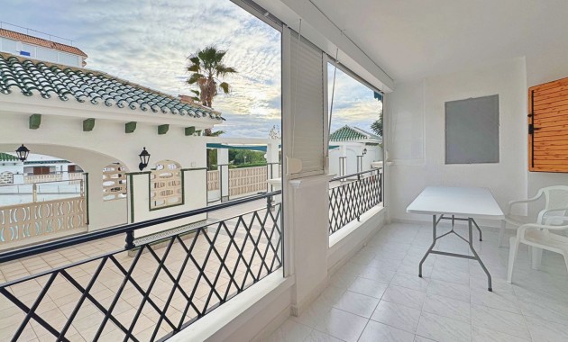 Herverkoop - Appartement / flat -
La Mata - La Mata - Town