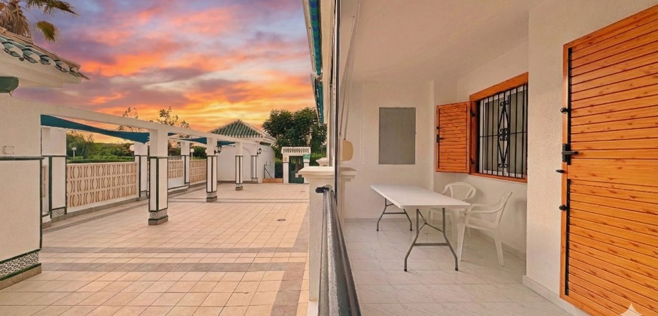 Herverkoop - Appartement / flat -
La Mata - La Mata - Town