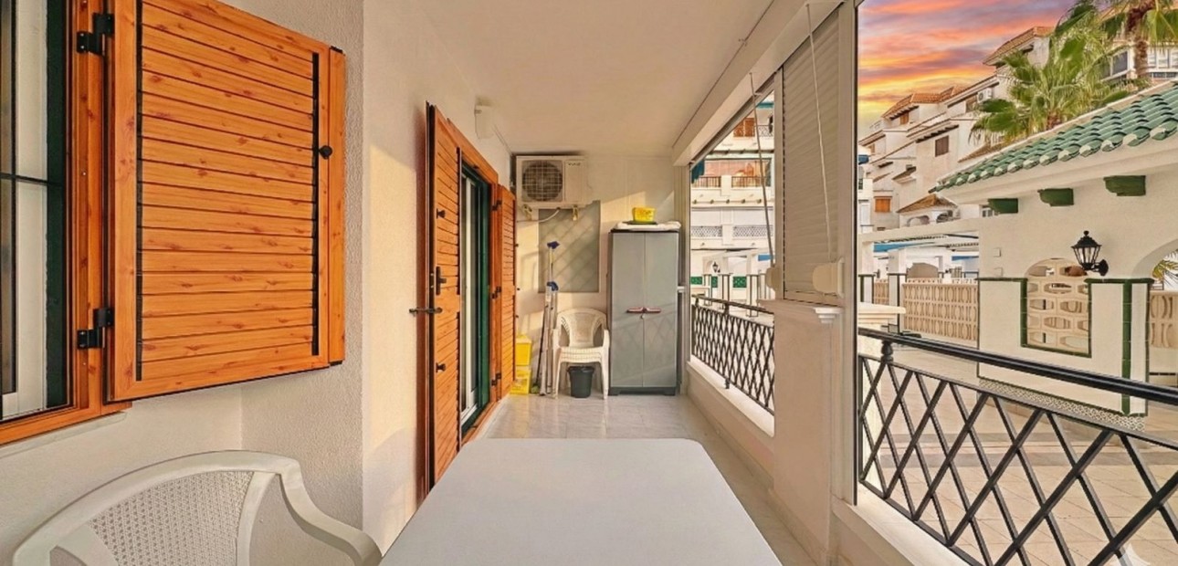 Herverkoop - Appartement / flat -
La Mata - La Mata - Town