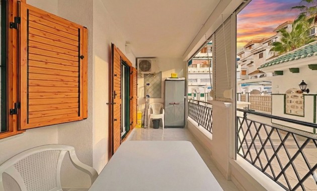 Herverkoop - Appartement / flat -
La Mata - La Mata - Town