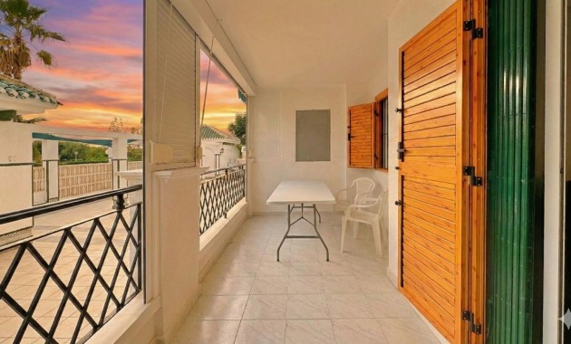 Herverkoop - Appartement / flat -
La Mata - La Mata - Town