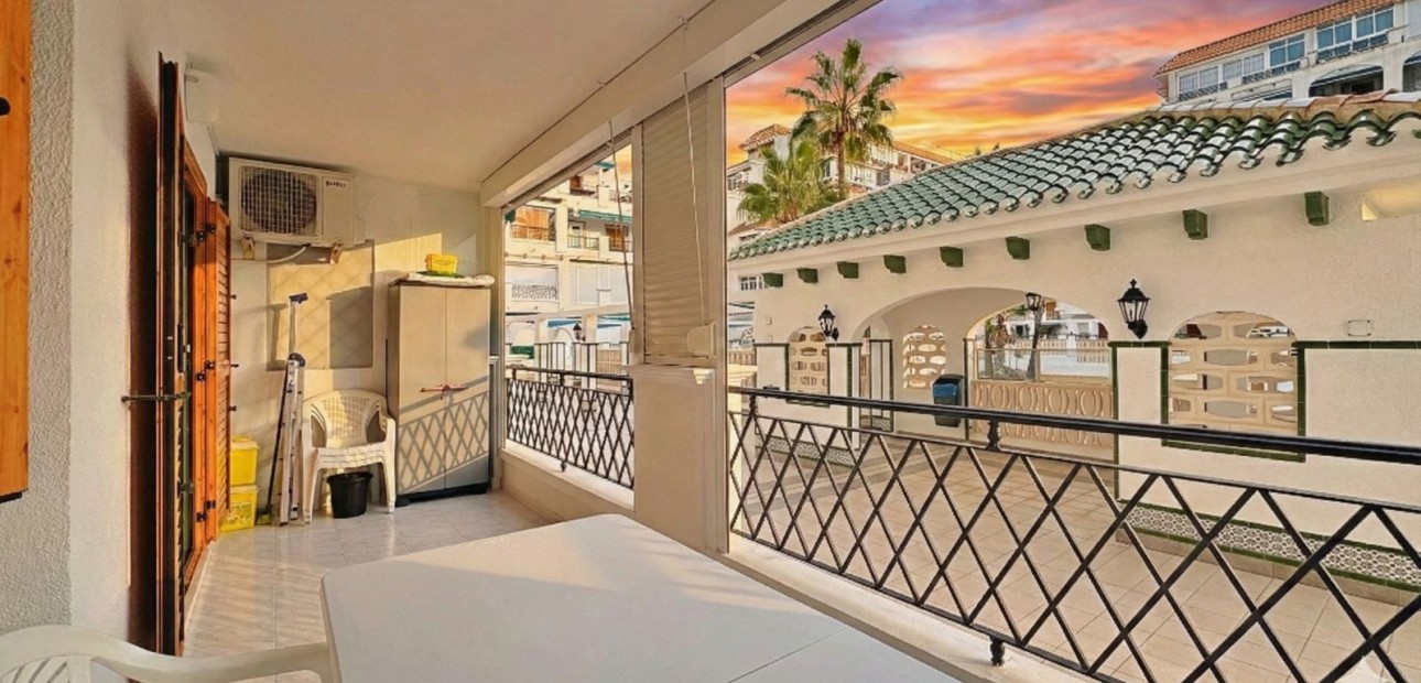 Herverkoop - Appartement / flat -
La Mata - La Mata - Town