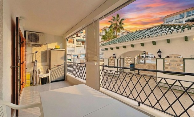 Herverkoop - Appartement / flat -
La Mata - La Mata - Town