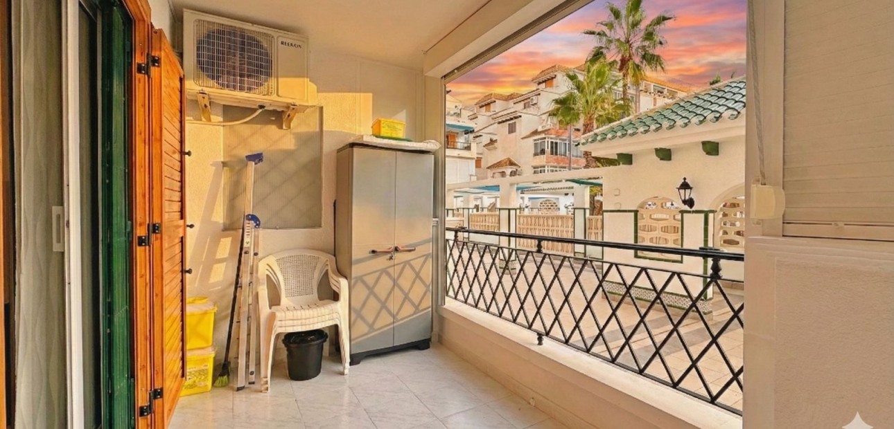 Herverkoop - Appartement / flat -
La Mata - La Mata - Town