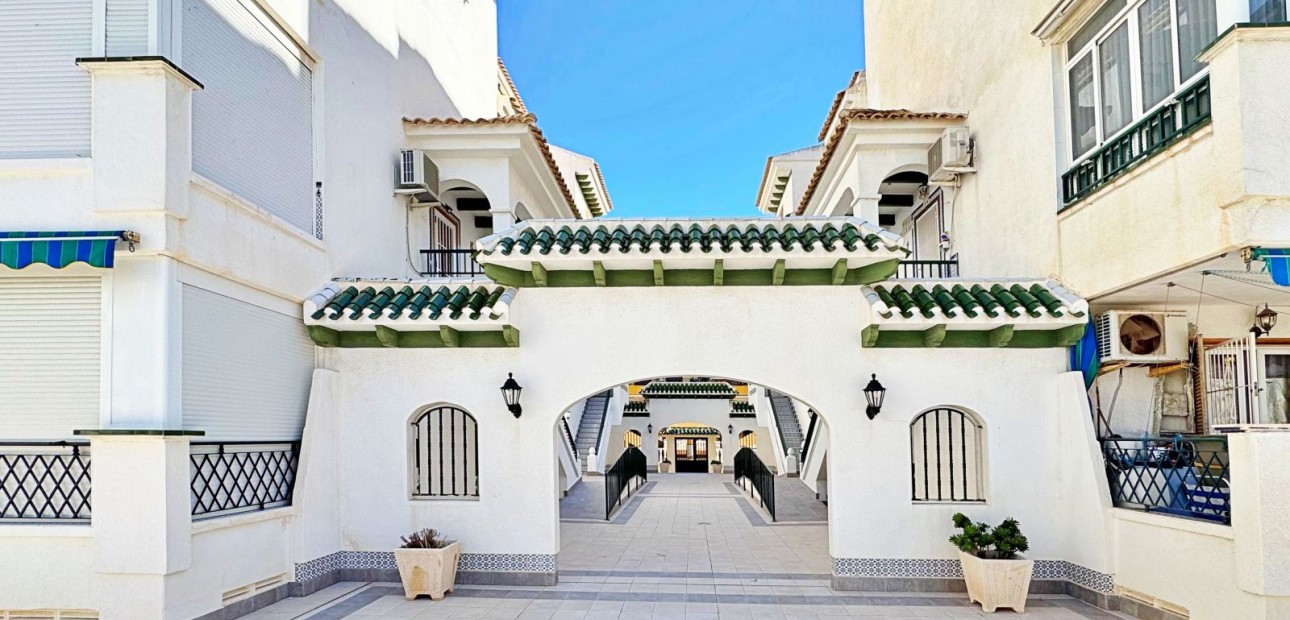 Herverkoop - Appartement / flat -
La Mata - La Mata - Town