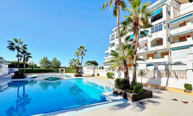 Herverkoop - Appartement / flat -
La Mata - La Mata - Town