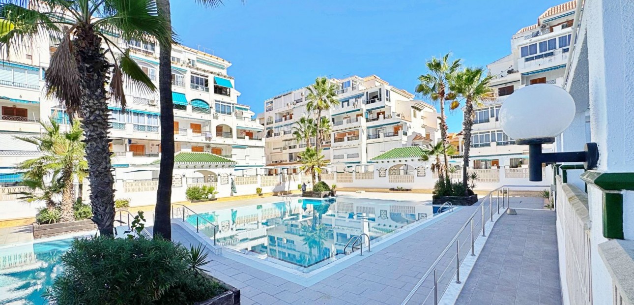 Herverkoop - Appartement / flat -
La Mata - La Mata - Town