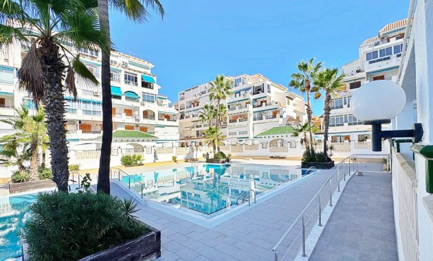 Herverkoop - Appartement / flat -
La Mata - La Mata - Town