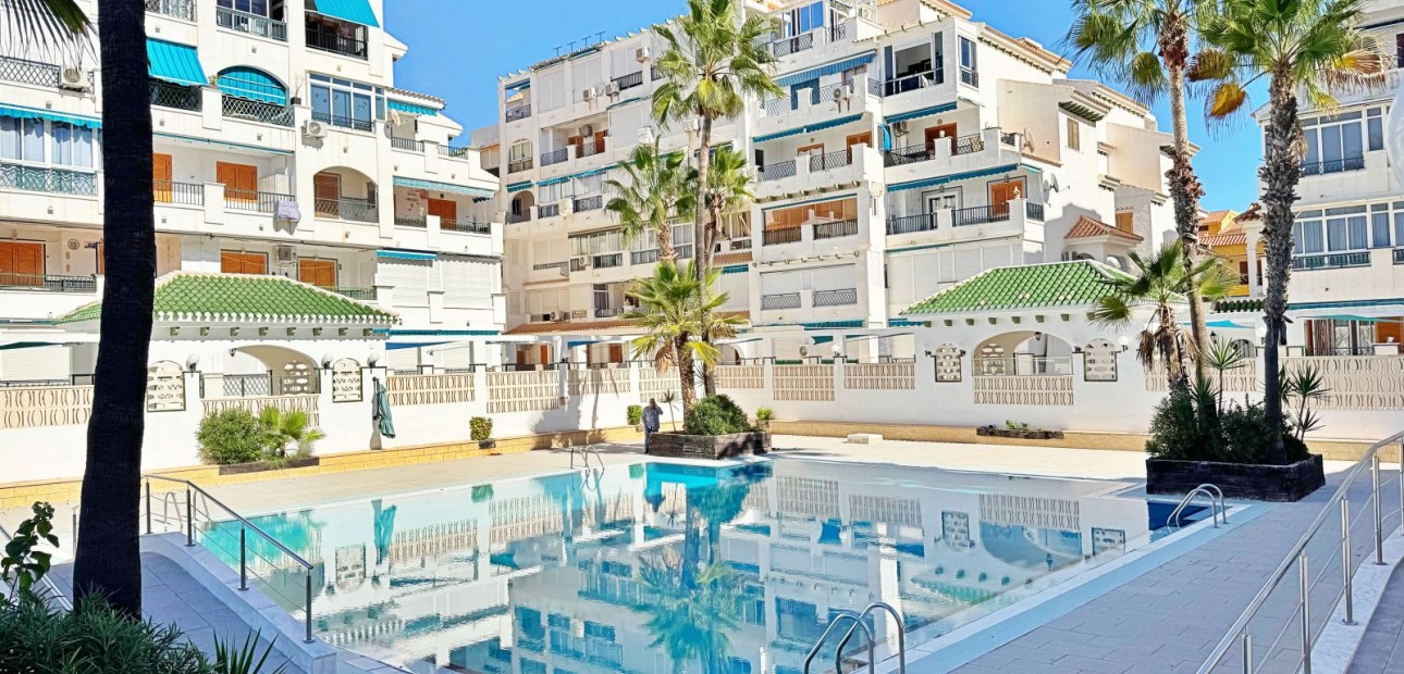 Herverkoop - Appartement / flat -
La Mata - La Mata - Town