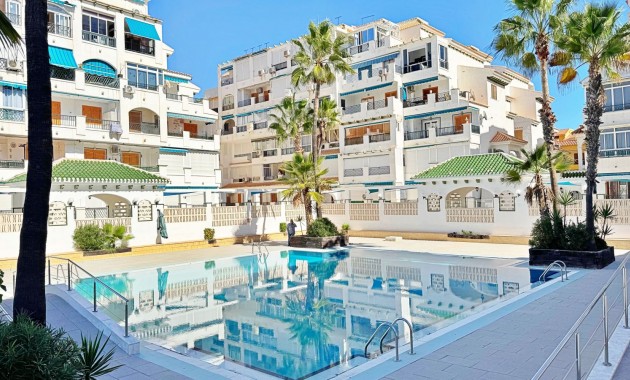 Herverkoop - Appartement / flat -
La Mata - La Mata - Town