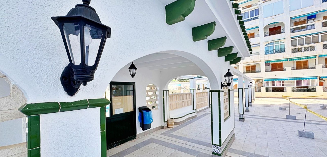 Herverkoop - Appartement / flat -
La Mata - La Mata - Town