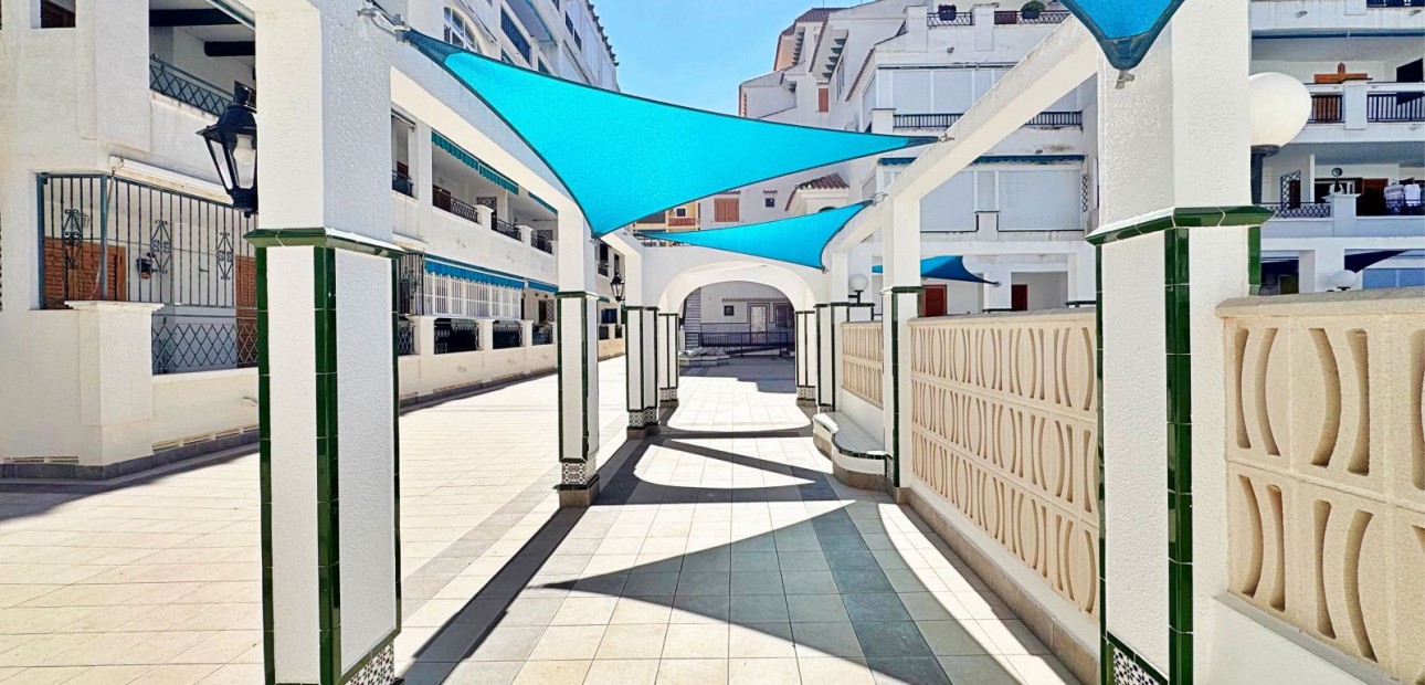 Herverkoop - Appartement / flat -
La Mata - La Mata - Town