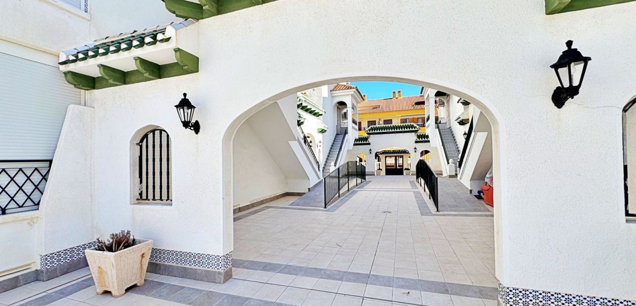 Herverkoop - Appartement / flat -
La Mata - La Mata - Town