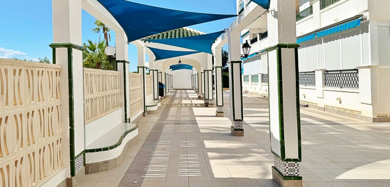 Herverkoop - Appartement / flat -
La Mata - La Mata - Town