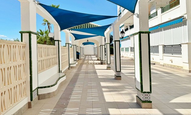 Herverkoop - Appartement / flat -
La Mata - La Mata - Town