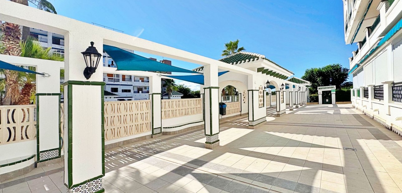 Herverkoop - Appartement / flat -
La Mata - La Mata - Town