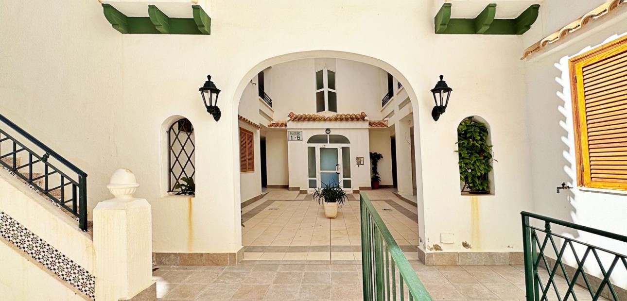 Herverkoop - Appartement / flat -
La Mata - La Mata - Town