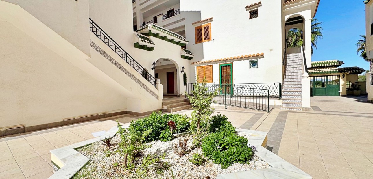 Herverkoop - Appartement / flat -
La Mata - La Mata - Town