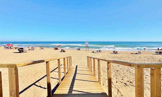 Herverkoop - Appartement / flat -
La Mata - La Mata - Town