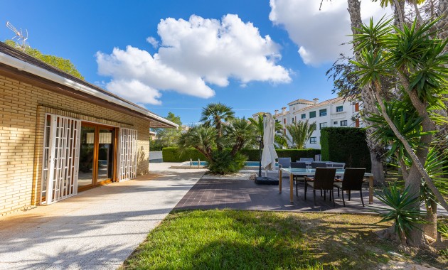 Herverkoop - Detached Villa -
Orihuela Costa - Las Filipinas