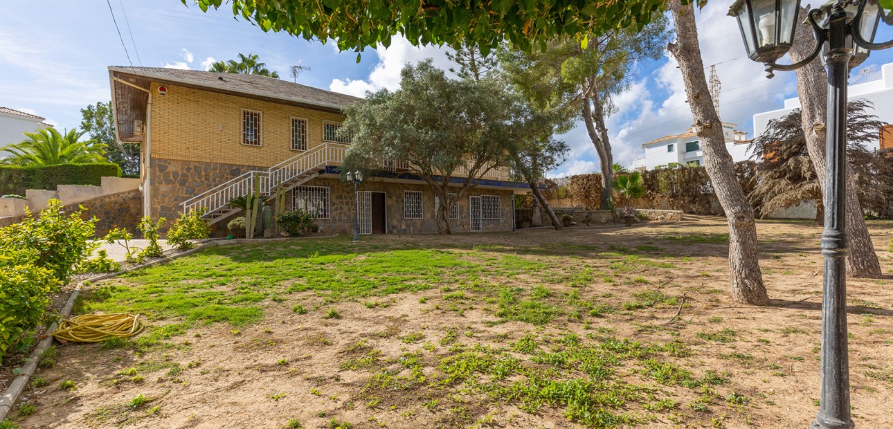 Herverkoop - Detached Villa -
Orihuela Costa - Las Filipinas