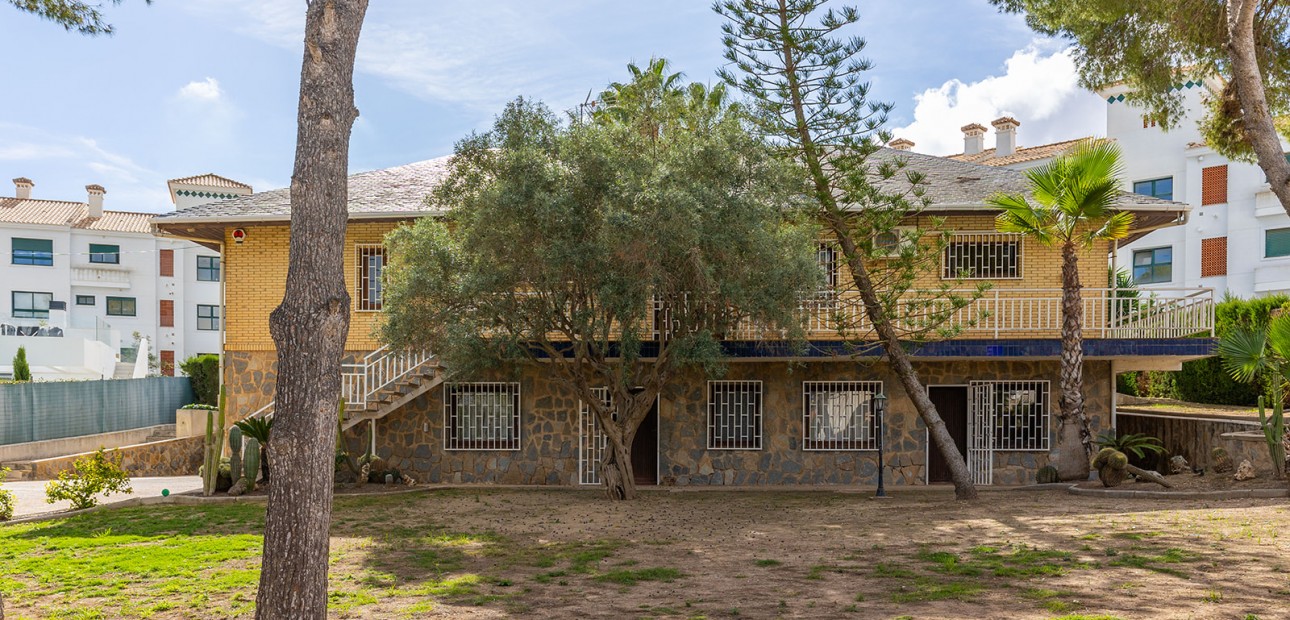 Herverkoop - Detached Villa -
Orihuela Costa - Las Filipinas