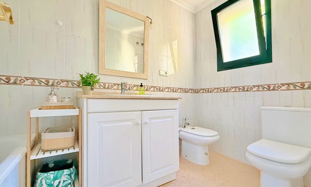 Herverkoop - Herenhuis -
Orihuela Costa - Lomas de Campoamor