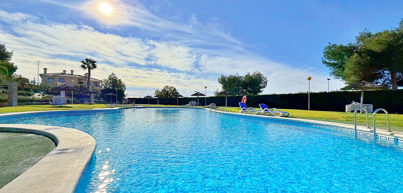 Herverkoop - Herenhuis -
Orihuela Costa - Lomas de Campoamor