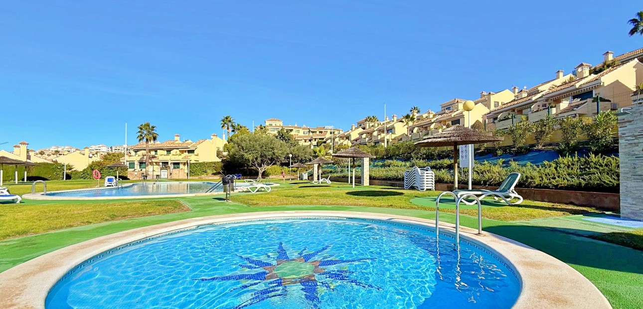 Herverkoop - Herenhuis -
Orihuela Costa - Lomas de Campoamor