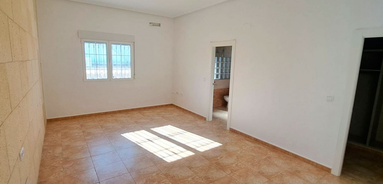 Herverkoop - Country Property -
Catral - Catral - Country