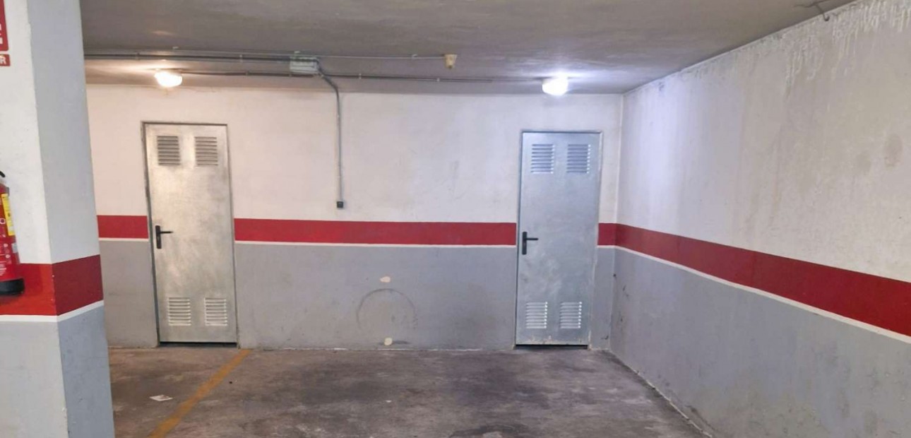 Herverkoop - Garage -
Torrevieja - Centro