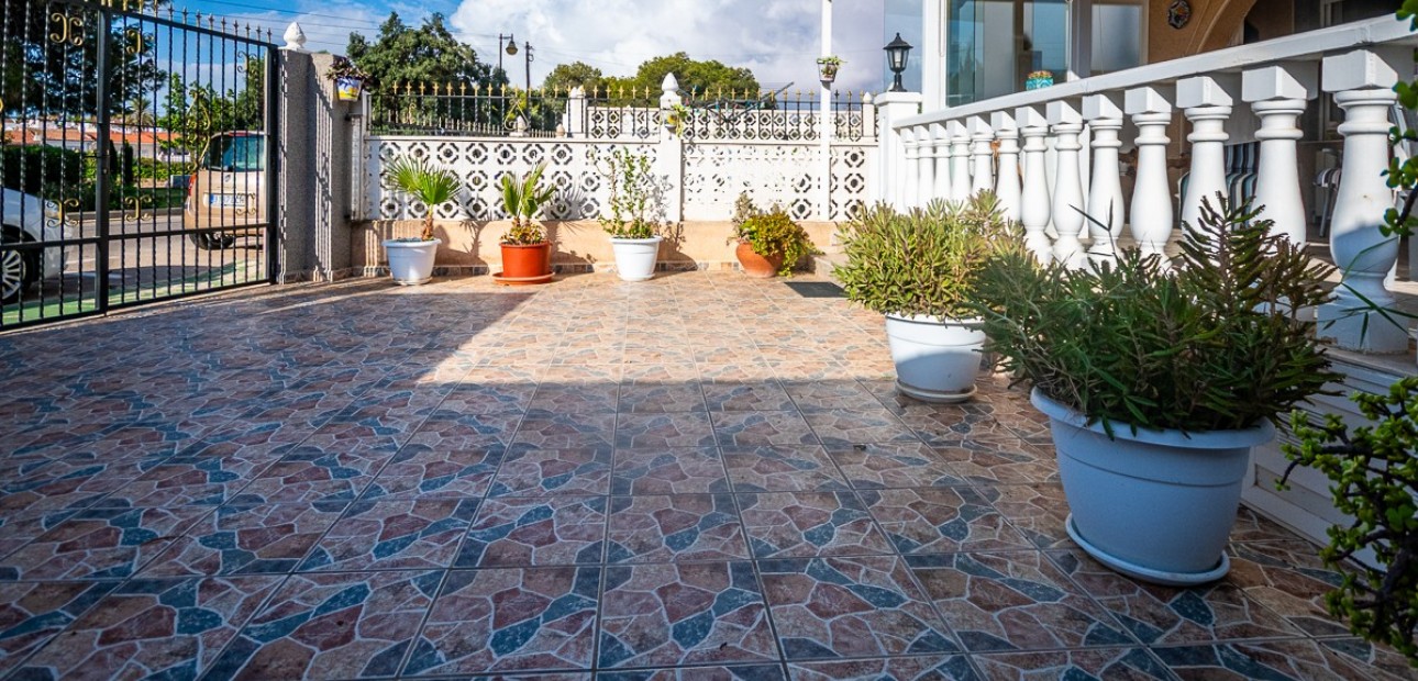 Herverkoop - House -
Torrevieja - Calas Blancas