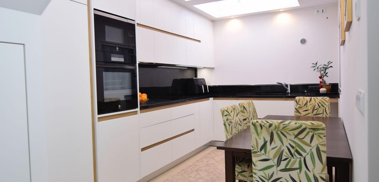 Herverkoop - duplex -
Torrevieja - La Siesta - El Salado - Torreta