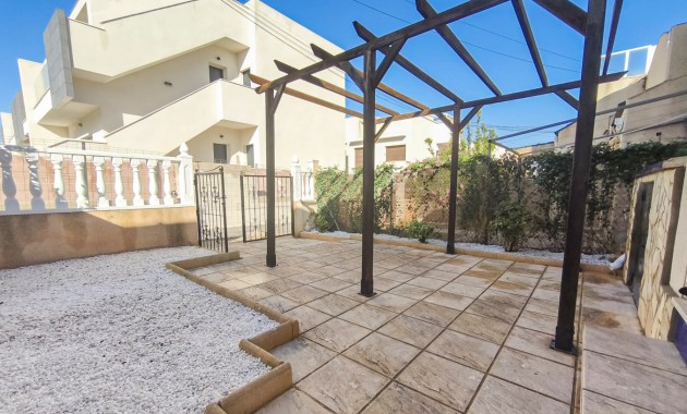 Herverkoop - Herenhuis -
Torrevieja - Lago Jardin