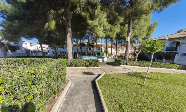 Herverkoop - Herenhuis -
Torrevieja - Lago Jardin