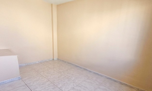 Herverkoop - Herenhuis -
Torrevieja - Lago Jardin