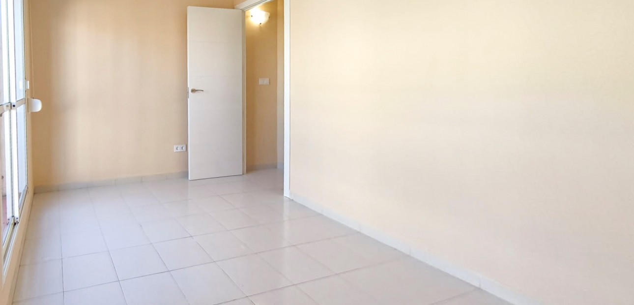 Herverkoop - Herenhuis -
Torrevieja - Lago Jardin