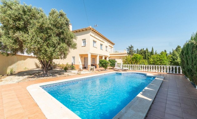 Sale - Villa -
Torrevieja - La Mata