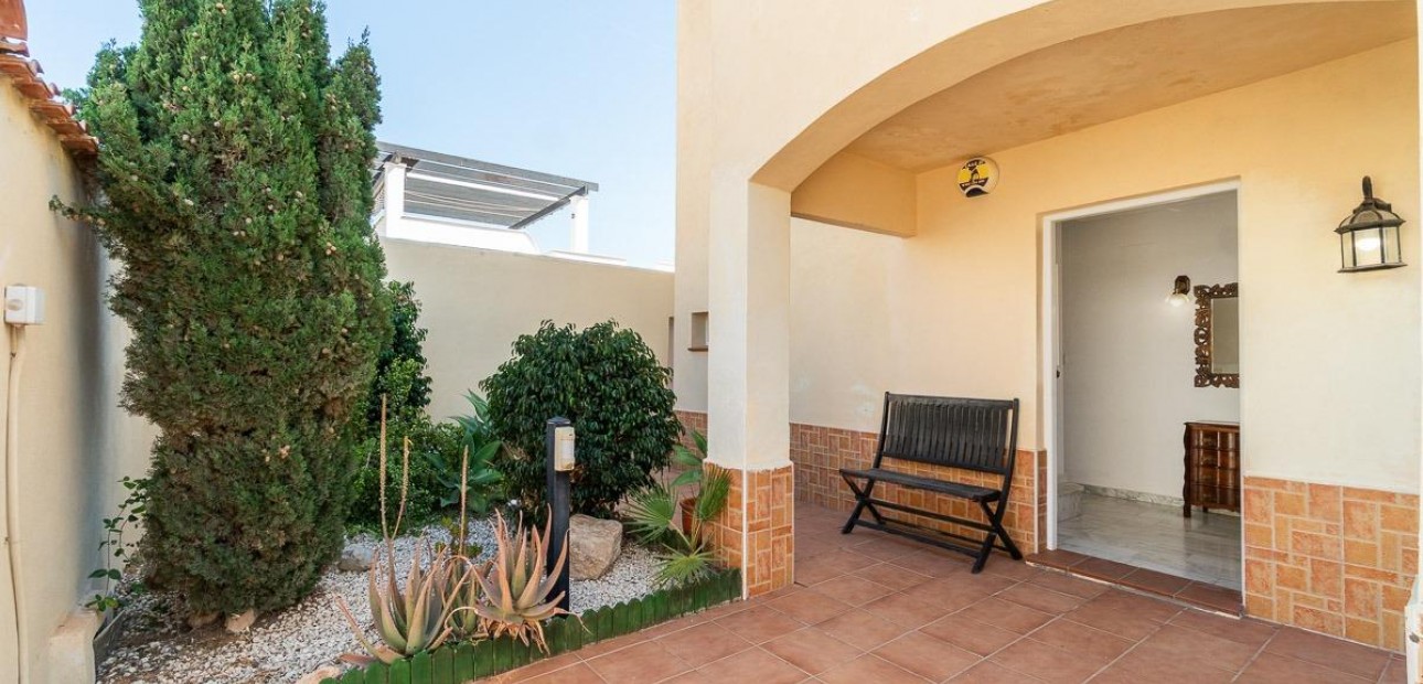 Sale - Villa -
Torrevieja - La Mata