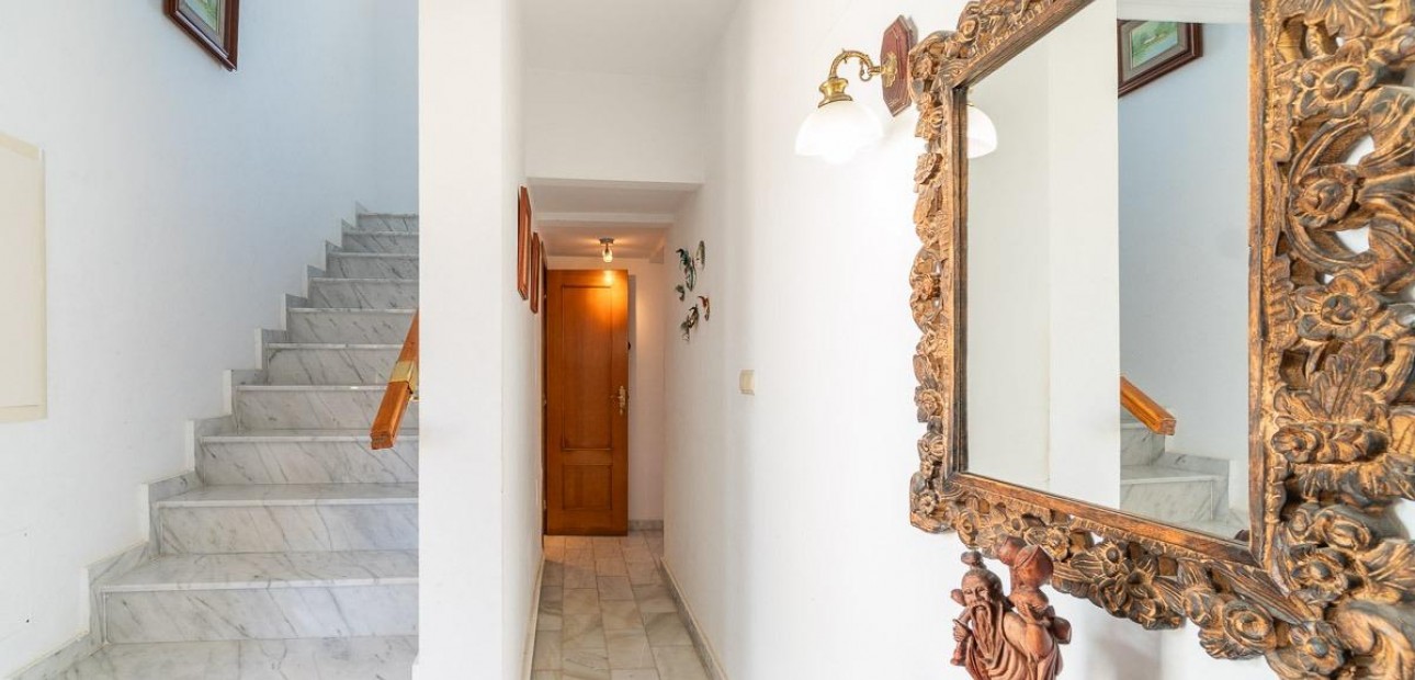 Sale - Villa -
Torrevieja - La Mata